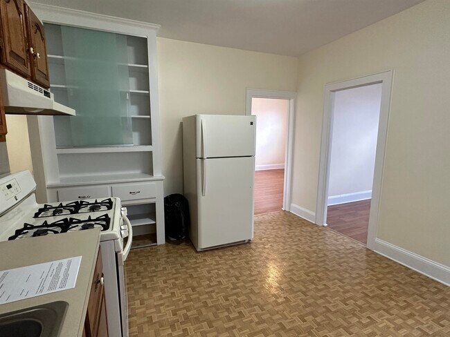 Building Photo - 18 E 51st St