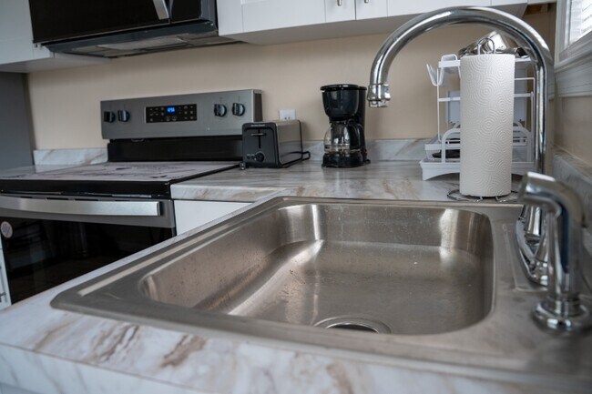 Building Photo - 1209 Brooke Rd