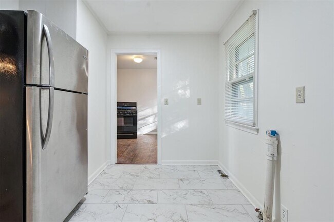 Foto del edificio - 1406 Sheffield Rd