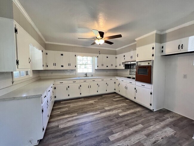Building Photo - 2114 NC-62