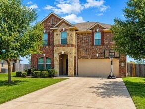 Building Photo - 241 Silver Maple Dr