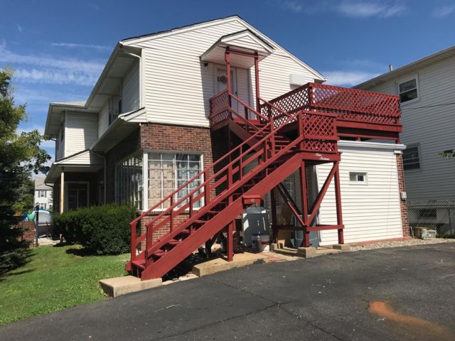 Foto principal - 916 W Elm St