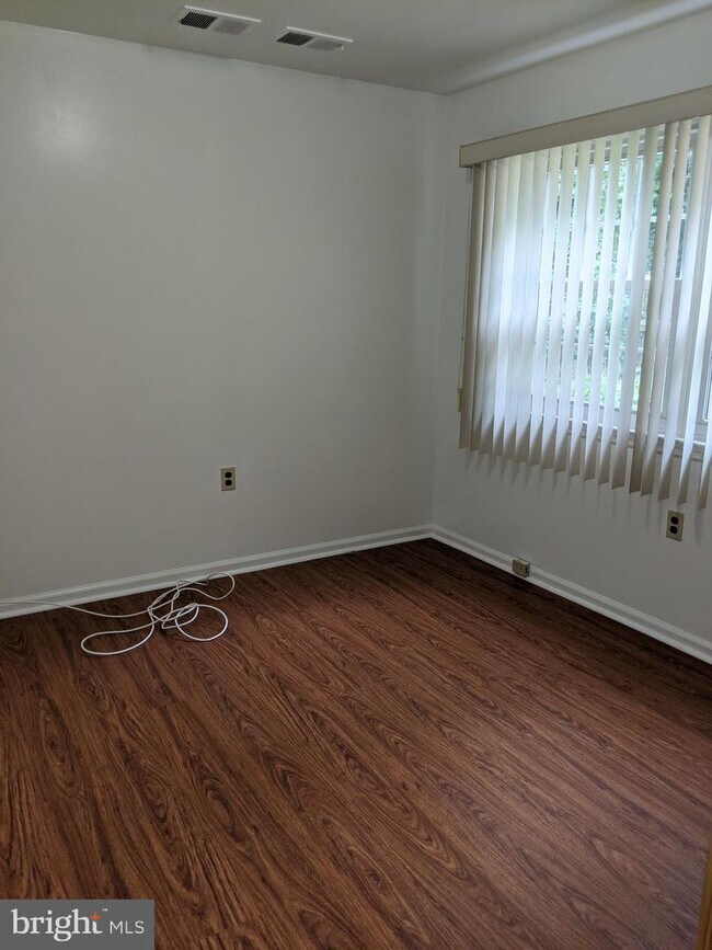 Building Photo - 6 Candate Ct