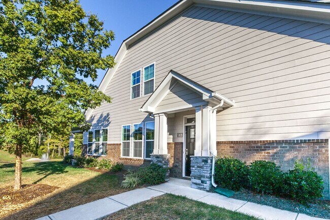 Building Photo - Townhouse in the Glenmore Garden Community!