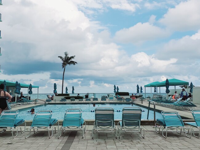 ¡Todos los días son un día de playa! - 3725 S Ocean Dr