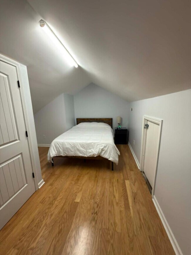 Foto del edificio - 100 Bleckley Ave