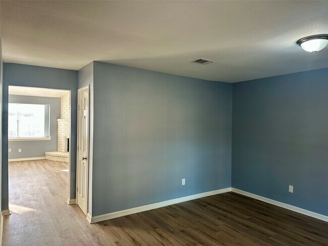 Foto del edificio - 15770 Chimney Rock Rd