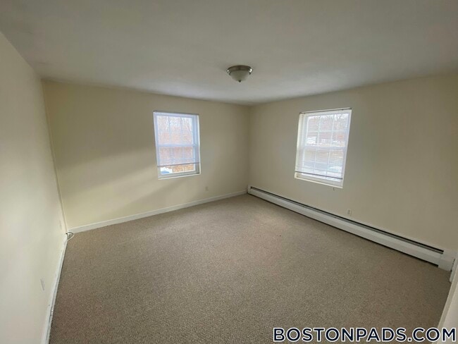 Building Photo - 10 Totman Dr