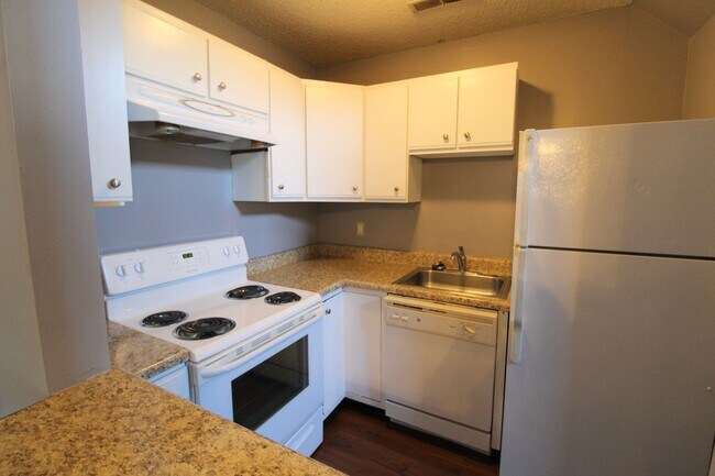 Building Photo - 1337 Bradley Dr