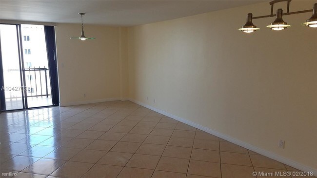 Building Photo - 2400 Collins Ave