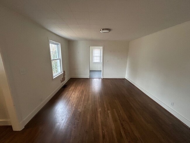 Building Photo - 939 Central Dr