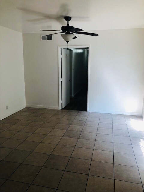 Breakfast/dining/family area - 4524 W 115th St