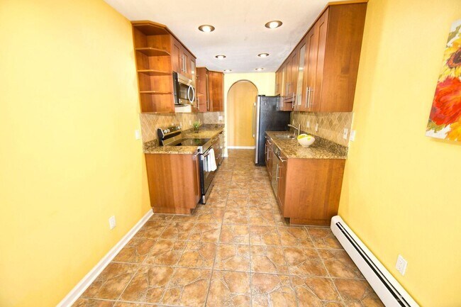 Foto del edificio - 825 E Henry Clay St