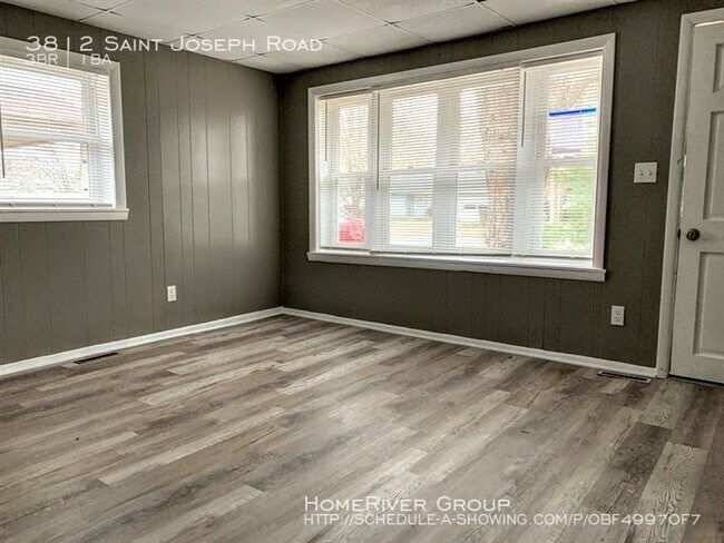 Building Photo - Check out this nice 3 BD/1 BA home