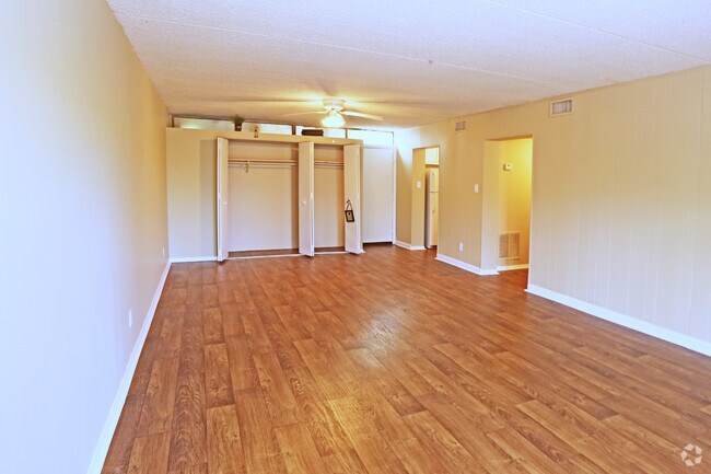 Una habitación Walk Down Sala de estar - The Hammond Apartments