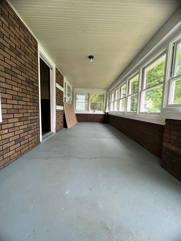 Foto principal - 614 E Broadway St