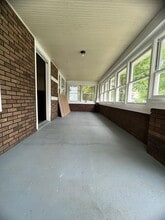 Building Photo - 614 E Broadway St