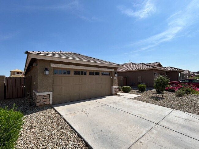 Building Photo - 16422 W Saguaro Park Ln
