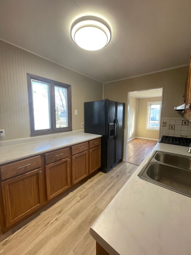 Building Photo - 3 Bedroom Single Family Home