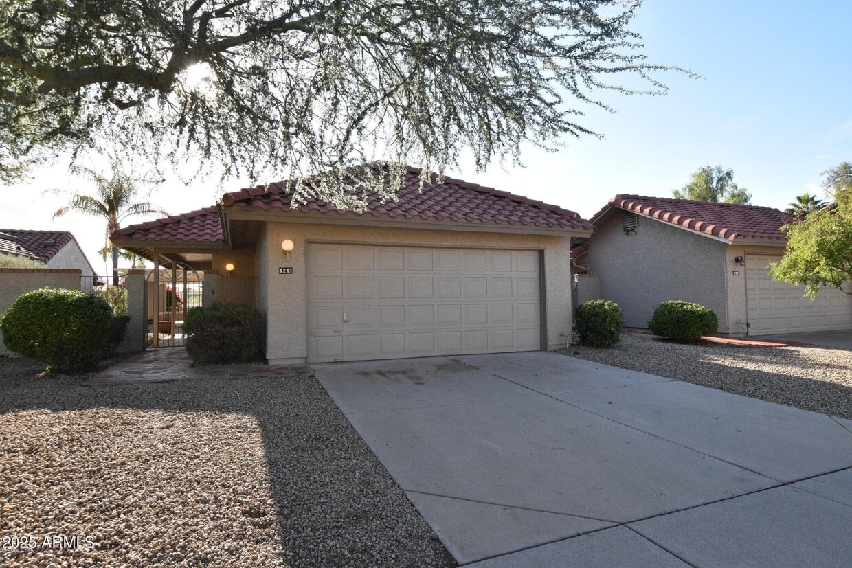 Foto principal - 4241 E Sandia St