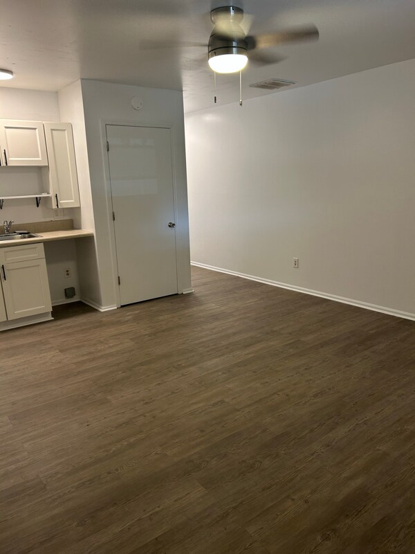 Foto del edificio - 663 N Main St