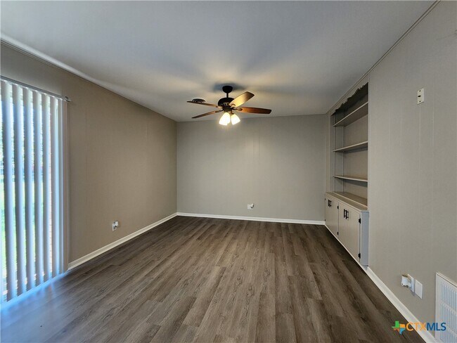 Foto del edificio - 273 Meadow Ave