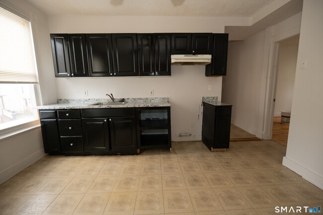 Foto del edificio - 473 Howard Ave