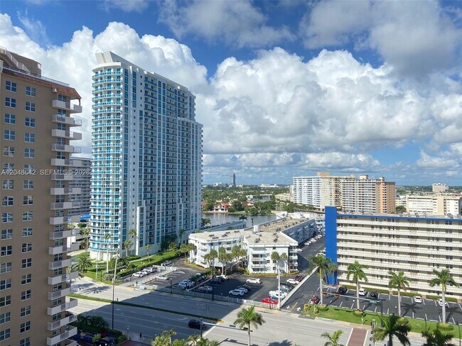 Building Photo - 1904 S Ocean Dr