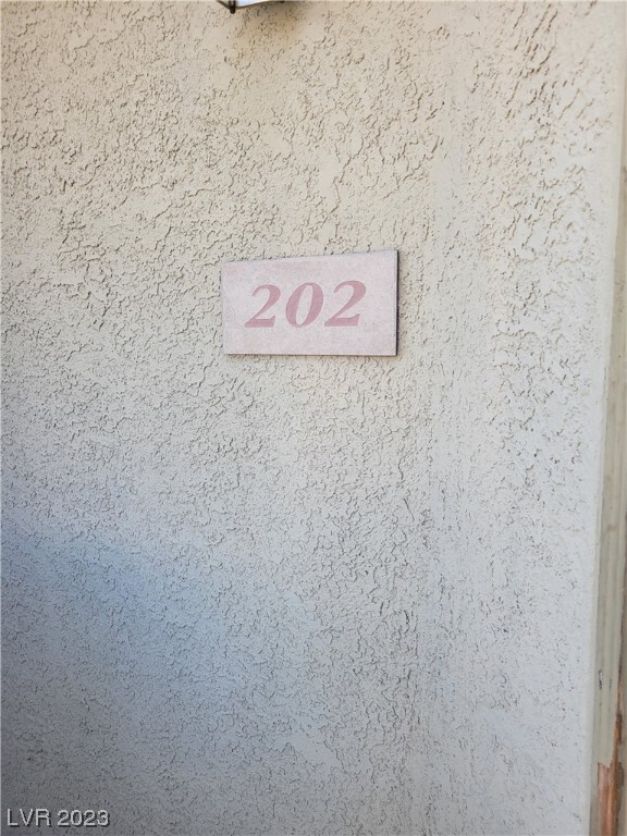 Foto del edificio - 6156 Pine Villa Ave