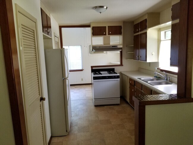 Foto del edificio - 2404 Riverside Farms Rd