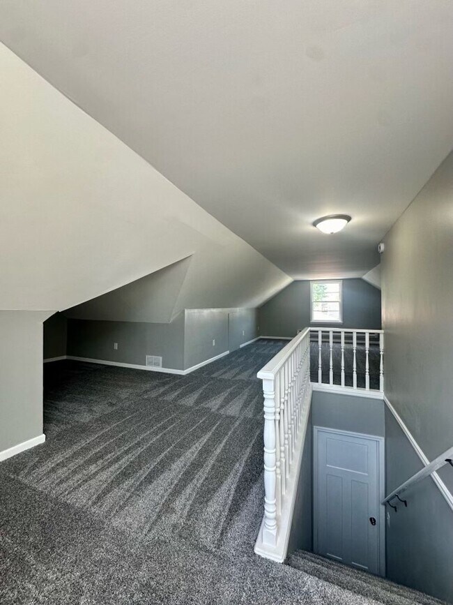 Building Photo - Gorgeous 4 Bedroom 1 Bathroom Home in Rich...