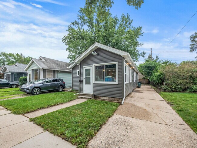 Building Photo - 502 Ardmore Dr