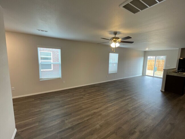 Foto del edificio - *Pre-leasing* Three Bedroom | Two Bath Hom...