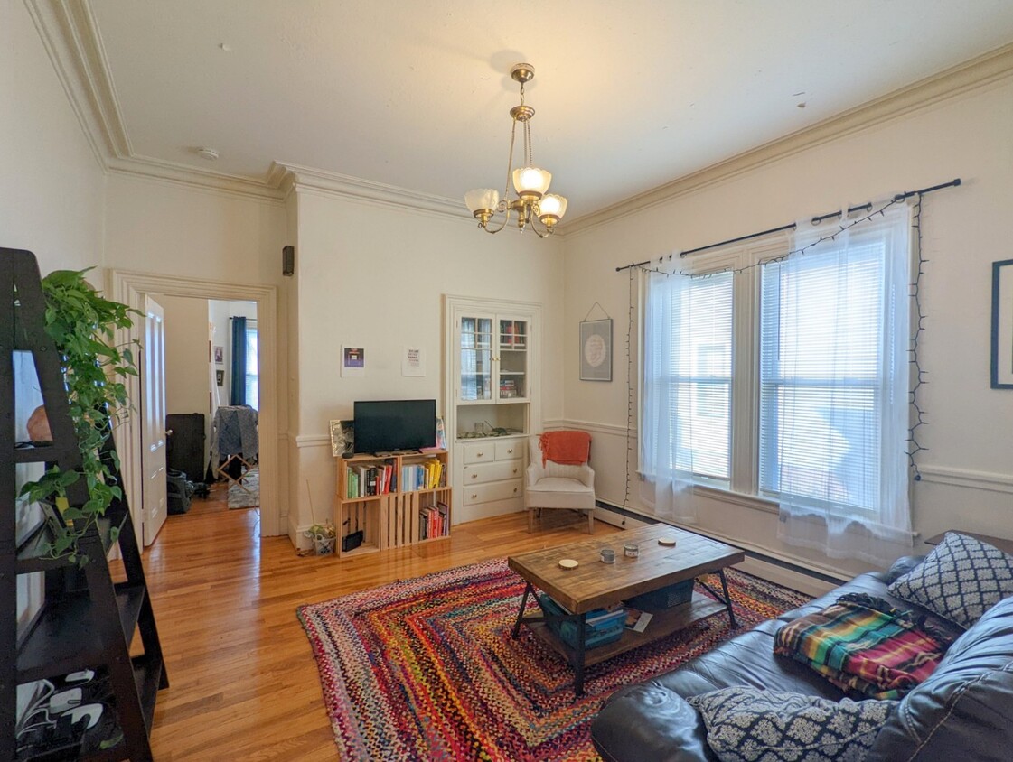 Primary Photo - 17 Howe St