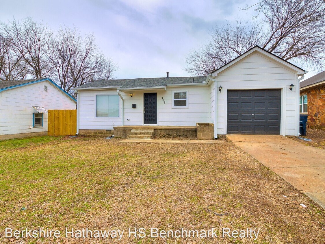 Primary Photo - 3 br, 1 bath House - 315 W Chicago