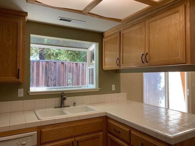 Building Photo - 2956 Moorpark Ave