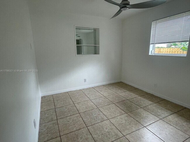 Foto del edificio - 4420 NW 60th St