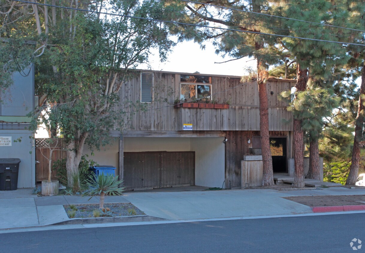 Foto del edificio - 2428 Beverley Ave