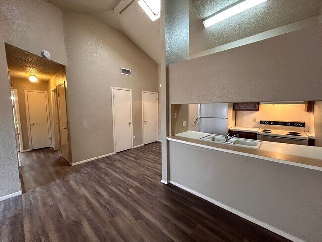 Foto del edificio - 129 N Troy Ave