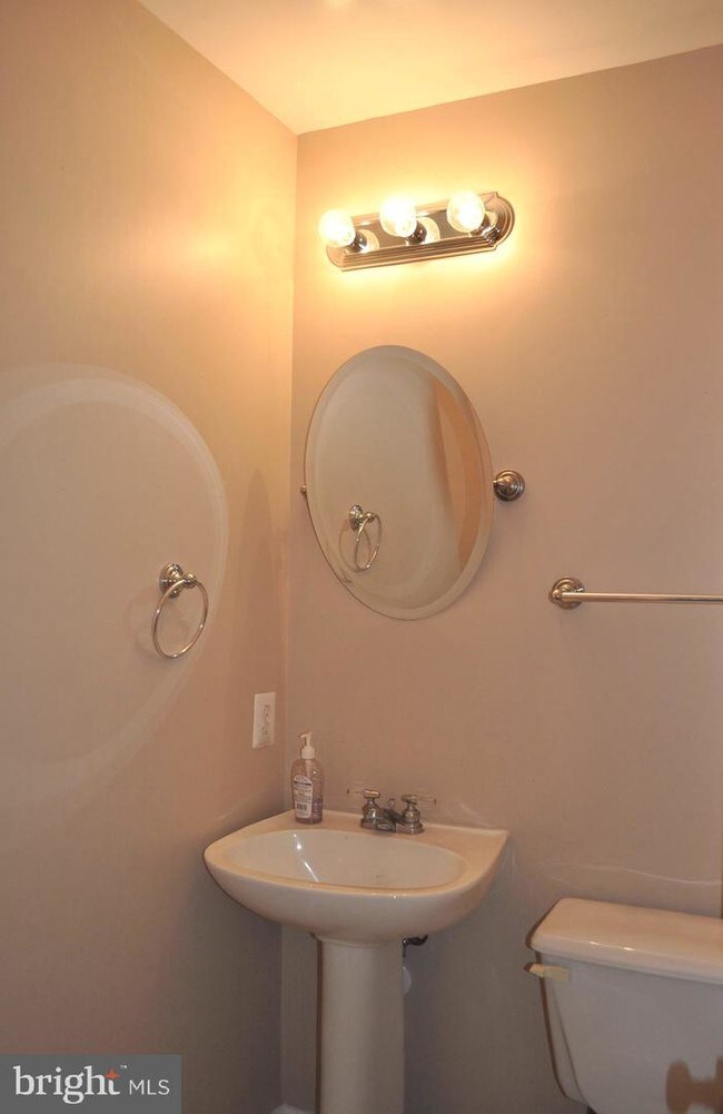Building Photo - 4947 Lee Farm Ct