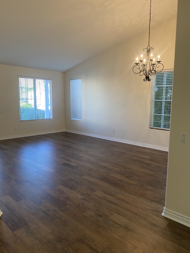 Foto del edificio - 1898 El Nido Ave