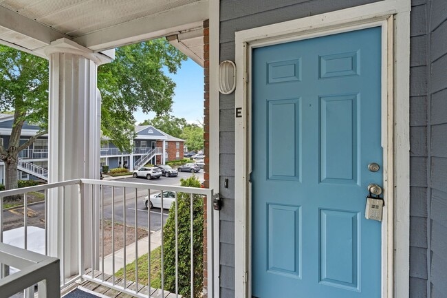 Building Photo - 2/2 Condo With Screened Patio in Conway area
