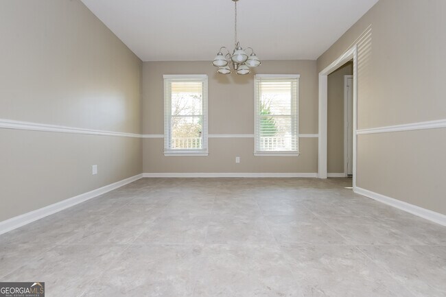 Building Photo - 65 Pine Tree Dr