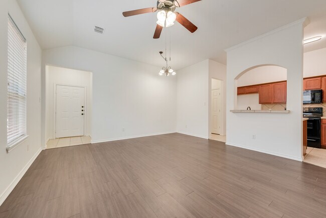 Foto del edificio - 358 Armstrong Ln