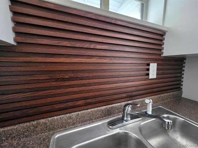 Building Photo - 18244 Lenore Ave