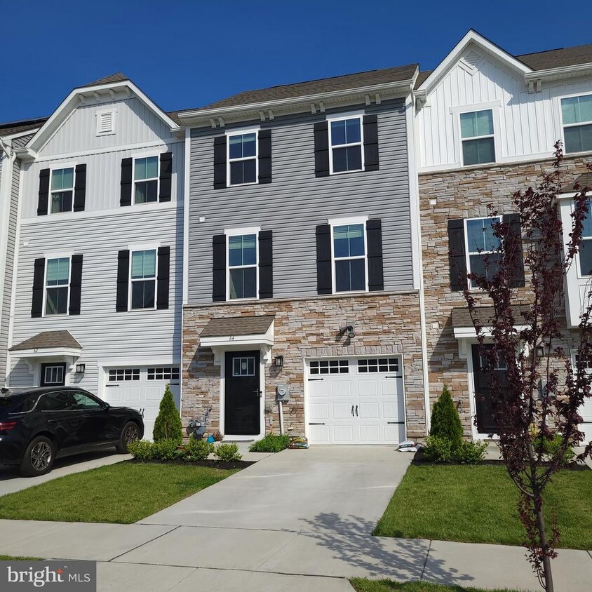 Foto principal - 64 Hamilton Ct