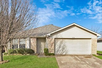 Building Photo - 1118 Water Oak Way