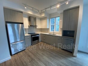 Building Photo - 1800-1800 Richter St