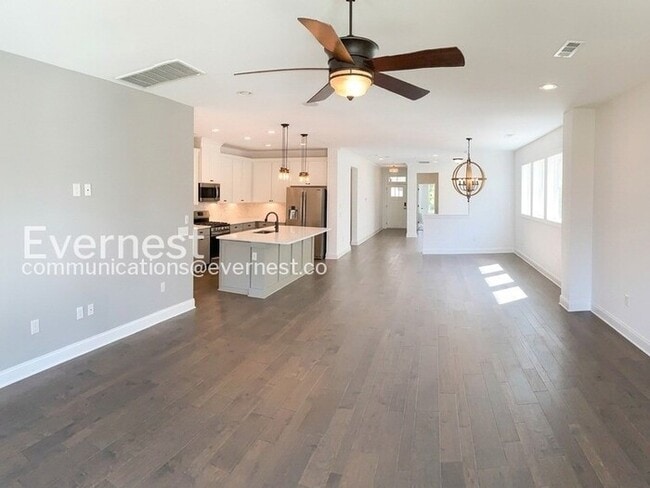 Building Photo - 252 Tanglewood Ln