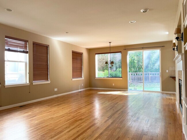 Foto del edificio - Beautiful 3 Bed 2.5 Bath Home in Redmond